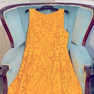 Beautiful yellow gold lace dress, A Line silhouette